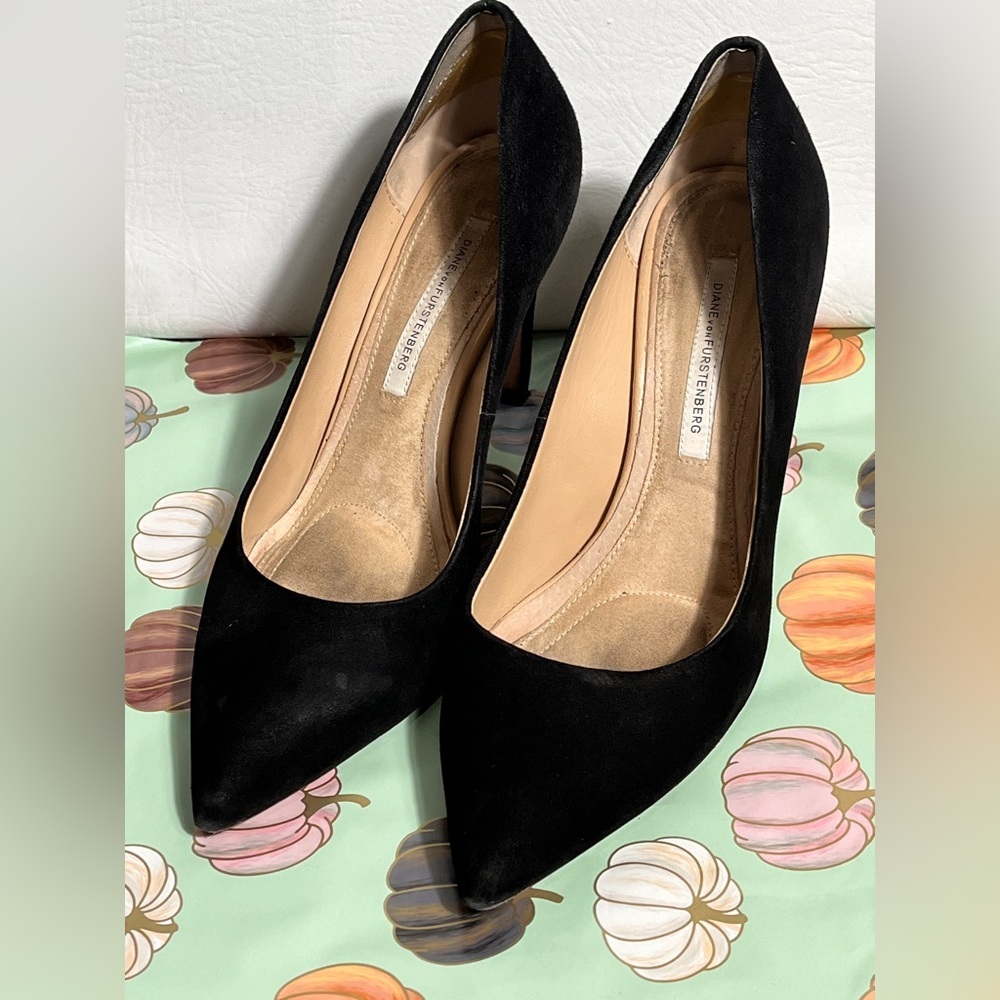 Diane von Furstenberg size 8.5 women's Black suede heels